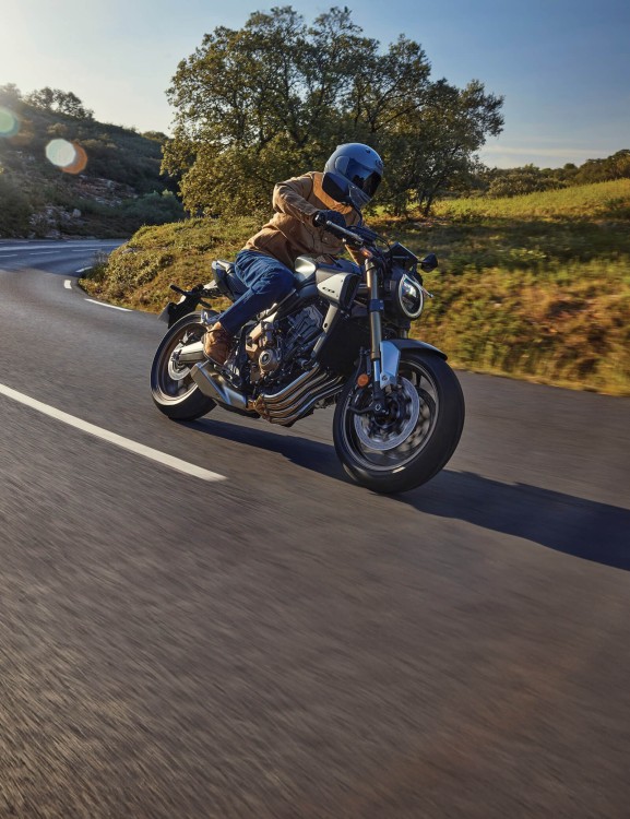 cb650r-e-product-page-hero-mobile-1600x2080-01