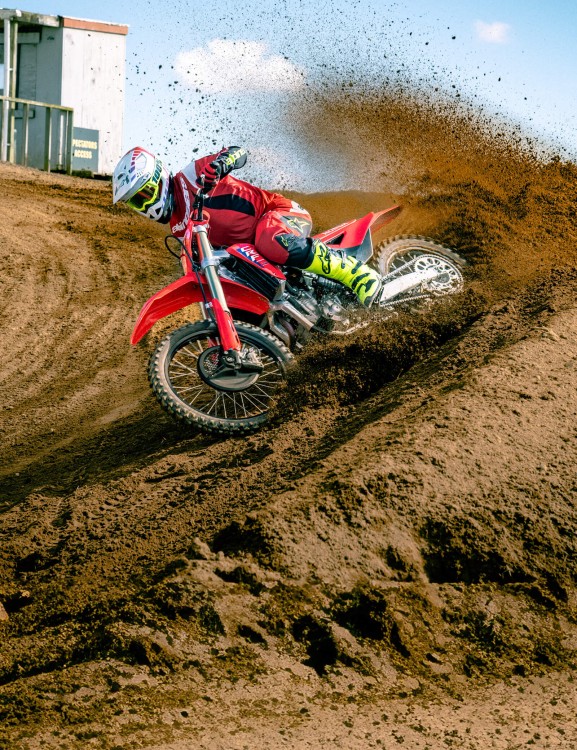 CRF250R crf250r-product-page-hero-mobile-1600x2080