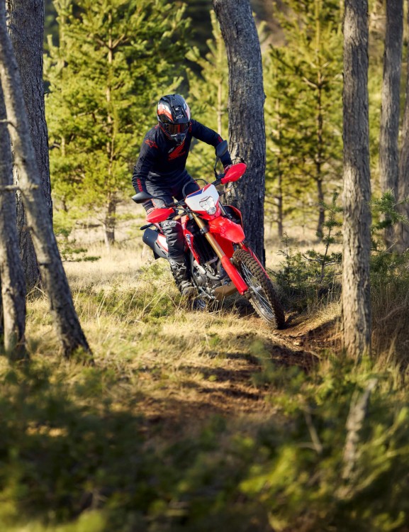 CRF300L 2026-crf300l-product-page-hero-mobile-1600x2080