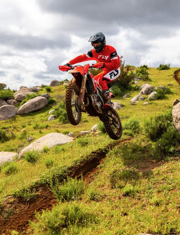 CRF450RX crf450rx-product-page-hero-mobile-1600x2080