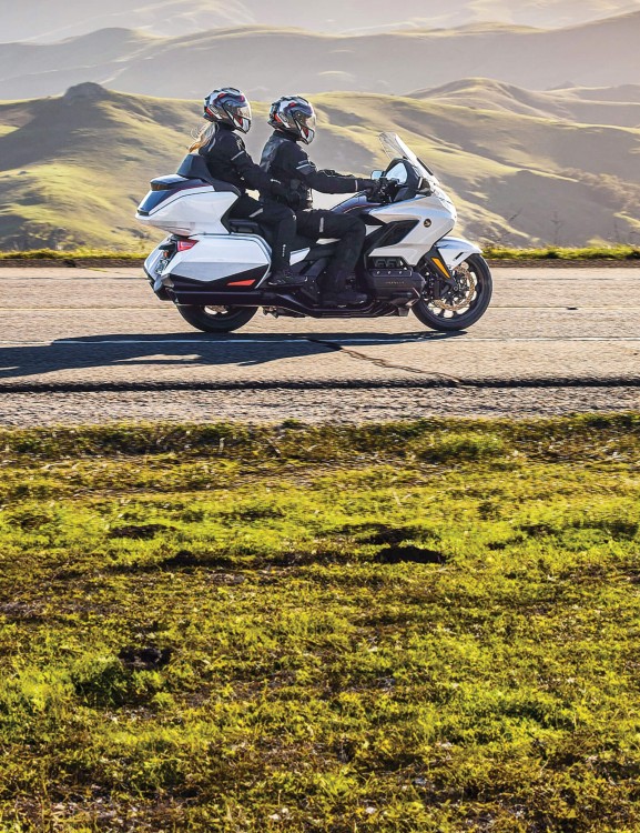 Gold Wing Tour goldwing-tour-product-page-hero-mobile-1600x2080-01