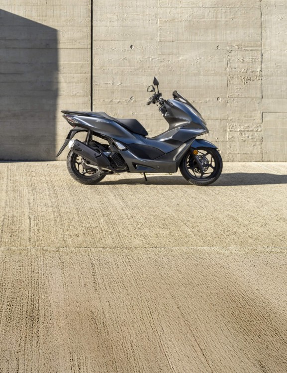 PCX160 pcx160-product-page-hero-mobile-1600x2080-v2